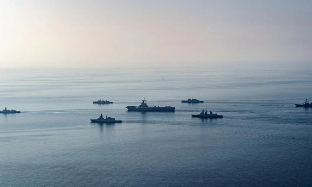 Τα εύσημα του Γάλλου ναυάρχου στο πλήρωμα της Φ/Γ Κανάρης στην Επιχείρηση «CLEMENCEAU 21»